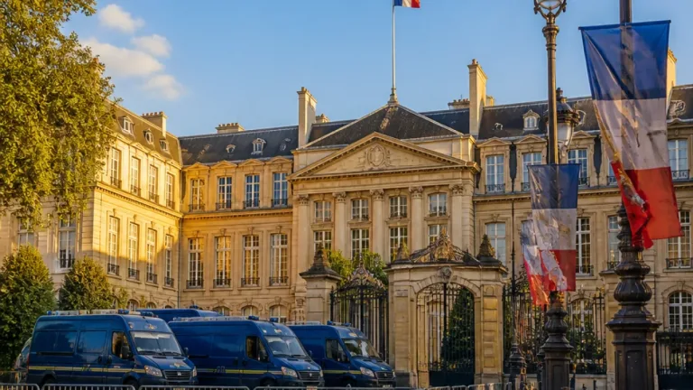 Trump accuse Macron d'erreurs migratoires et prédit que Paris « deviendra une ville musulmane »