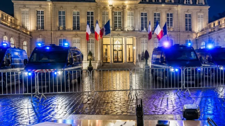 Macron promet d'« utiliser tous les outils » pour empêcher le retour des violences lors des prochaines manifestations