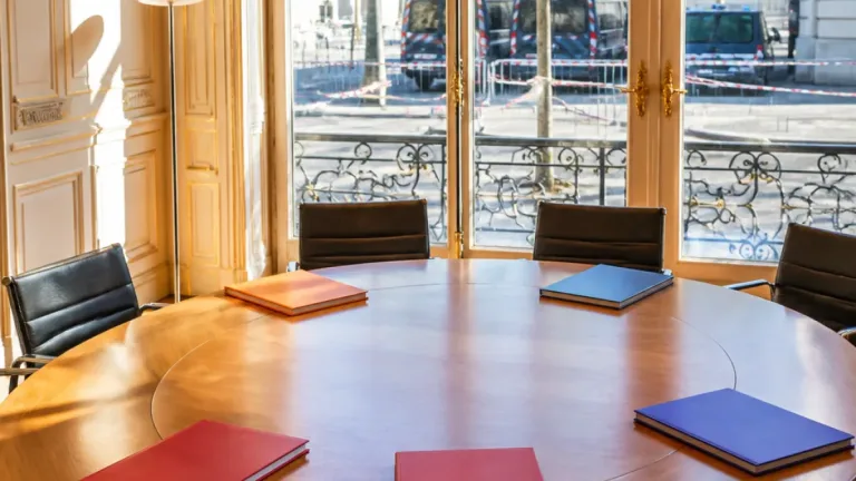 Lecornu réunit les syndicats à Matignon avant de nouvelles mobilisations et couvre‑feux