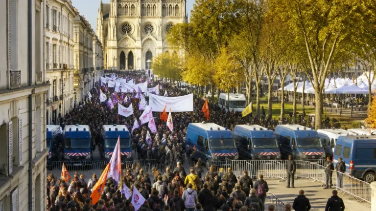 Nuñez annonce « plusieurs dizaines de milliers » de contre‑manifestants attendus au congrès du RN à Orléans