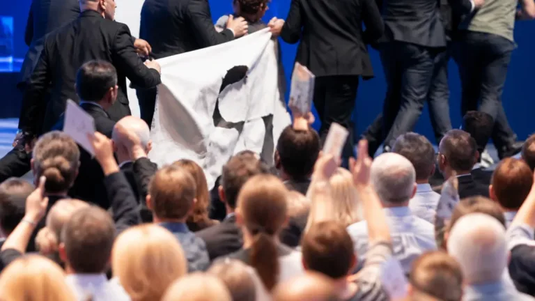 Congrès du RN à Orléans : des militants de l’UEJF expulsés lors du discours de Jordan Bardella