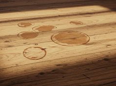 Traces d’eau sur vos meubles en bois : L’astuce de grand-mère pour effacer ces auréoles disgracieuses Traces d'eau sur vos meubles en bois : L'astuce de grand-mère pour effacer ces auréoles disgracieuses