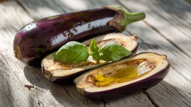 L&rsquo;astuce pour avoir des aubergines fondantes et sans amertume, c&rsquo;est une technique simple à maîtriser