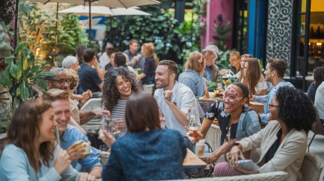 Pourquoi ce signe est le plus doué pour la communication et les relations sociales, c&rsquo;est inné