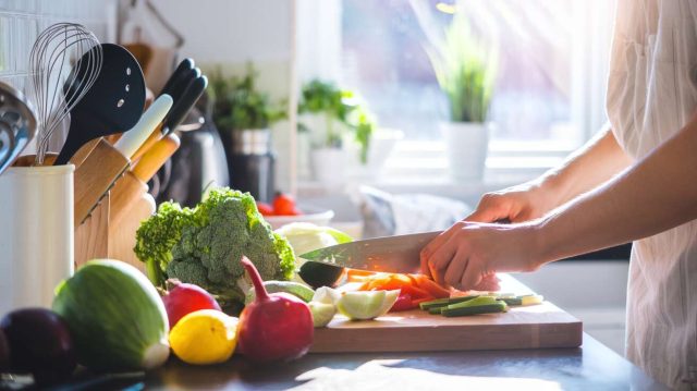 Ces 5 astuces de cuisine qui vont vous faire gagner un temps fou et de l&rsquo;argent au quotidien