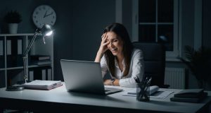 « Je travaillais le soir, la nuit, le week-end, à tel point que mon mari pensait que j’avais une relation extraconjugale » : comment apprendre à dire non au travail ? « Je travaillais le soir, la nuit, le week-end, à tel point que mon mari pensait que j'avais une relation extraconjugale » : comment apprendre à dire non au travail ?