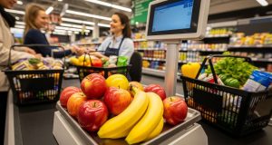 Peser ses fruits au supermarché : ce que m’a révélé une ancienne caissière pour alléger mon ticket de caisse Peser ses fruits au supermarché : ce que m'a révélé une ancienne caissière pour alléger mon ticket de caisse