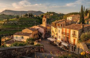On se croirait en Italie mais cette ville française cache un paysage façonné par les volcans On se croirait en Italie mais cette ville française cache un paysage façonné par les volcans