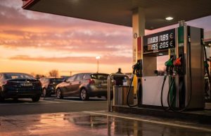 Voici pourquoi les prix de l’essence devraient (déjà) remonter après une courte baisse. Le plein, c’est maintenant Voici pourquoi les prix de l’essence devraient (déjà) remonter après une courte baisse. Le plein, c’est maintenant